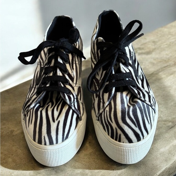 Superga Women’s 2790 Fanvelvetw Zebra Sneaker. - Picture 4 of 9
